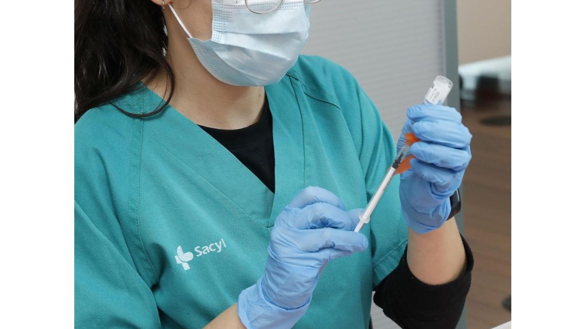 Vacunación contra el coronavirus en el auditorio Miguel Delibes.- PHOTOGENIC