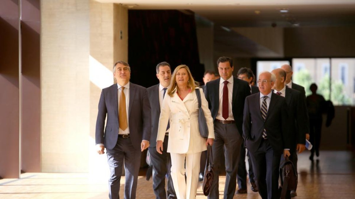 La consejera de Economía y Hacienda, Pilar del Olmo, comparece ante la Comisión de Economía y Hacienda de las Cortes de Castilla y León para explicar el Proyecto de Ley de Presupuestos de la Comunidad para 2017-Leticia Pérez / ICAL
