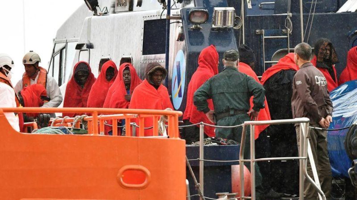 El segundo rescate lo ha realizado la embarcación de Salvamento Salvamar Hamal a unas 27 millas del cabo Sacratif.-EFE