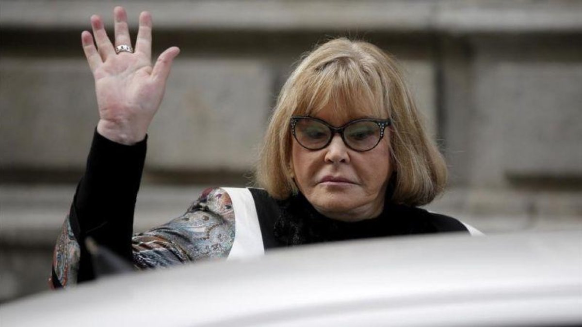 La jueza argentina Maria Servini, en la puerta de la Audiencia Nacional en el 2014.-JOSE LUIS ROCA
