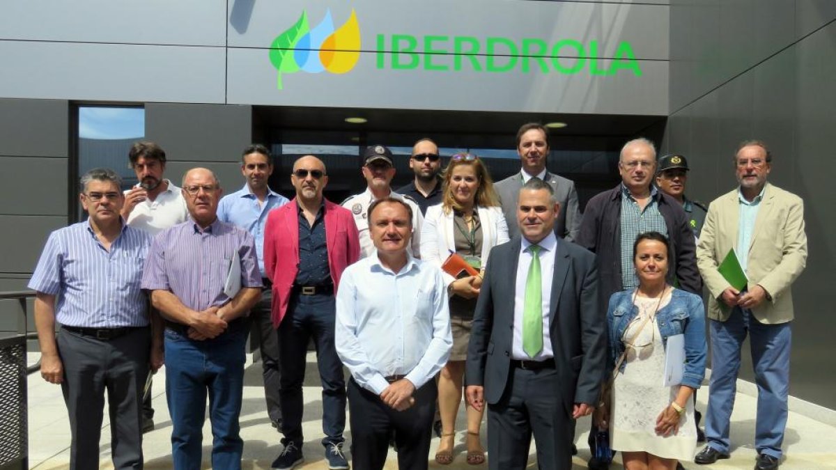 l subdelegado del Gobierno en Salamanca, Antonio Andrés Laso, acompañado de las fuerzas y cuerpos de Seguridad del Estado, visita las nuevas instalaciones de Iberdrola en el Polígono industrial de El Montalvo.-ICAL