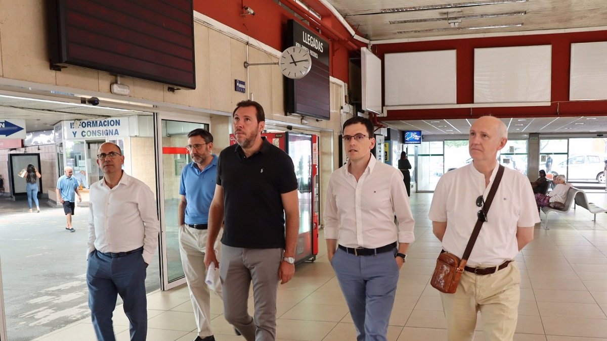 Óscar Puente y los concejales del Grupo Municipal Socialista. -EP