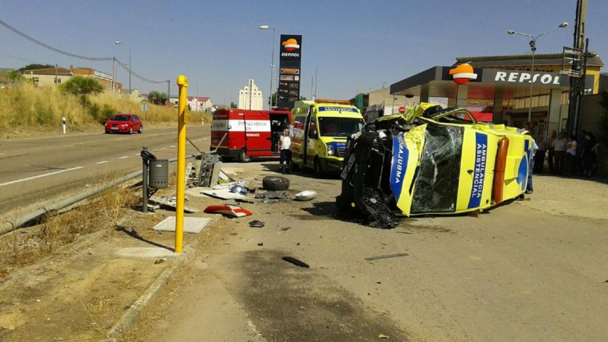 Accidente producido a la altura de Medina de Rioseco.-E. M.