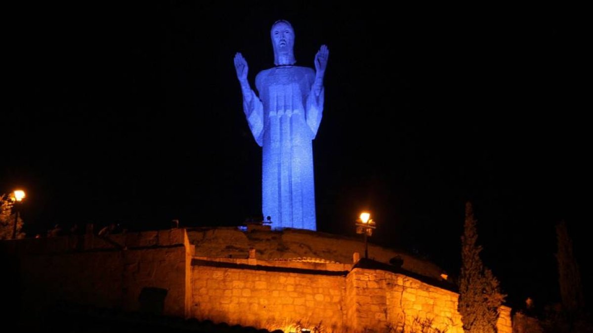 Nueva iluminación del Cristo del Otero, obra del escultor Victorio Macho-Ical