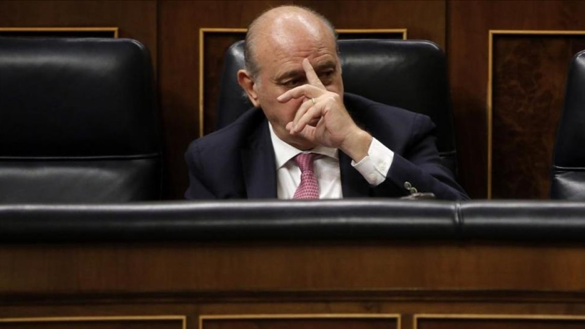 El ministro del Interior en funciones, Jorge Fernández Díaz, el pasado 27 de septiembre, en el Congreso.-JOSÉ LUIS ROCA
