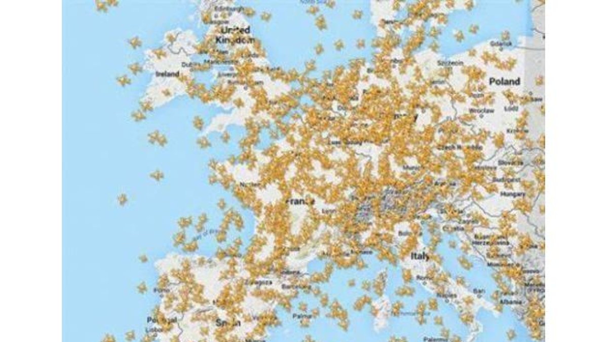Aviones que sobrevolaban parte de Europa ayer a las seis de la tarde según la web de Flightradar.-Foto: FLIGHTRADAR