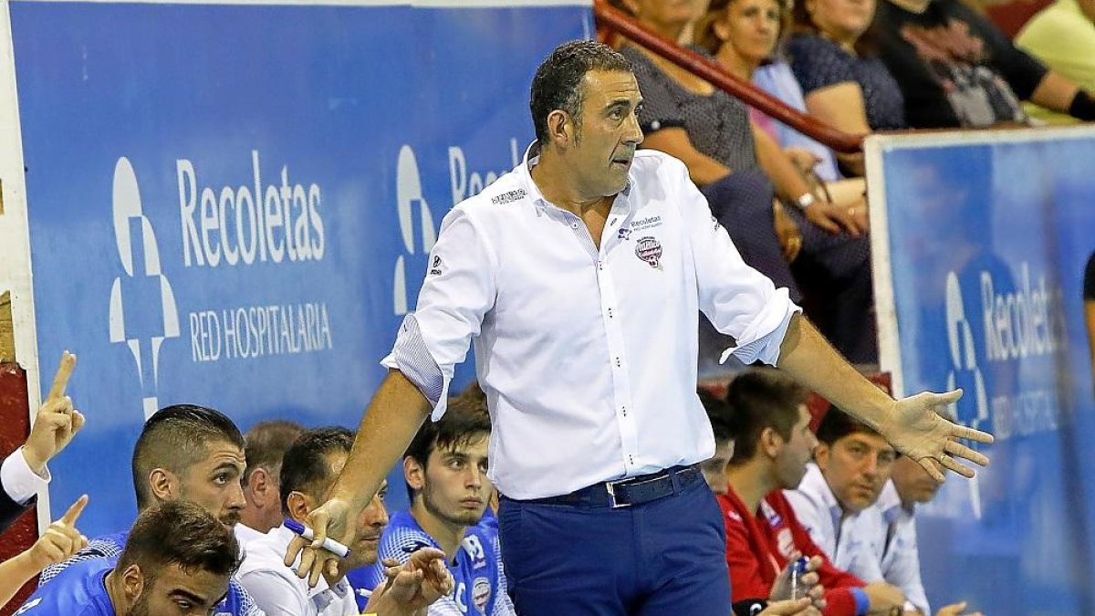 David Pisonero, durante el partido contra el FCBarcelona.-J. M. LOSTAU