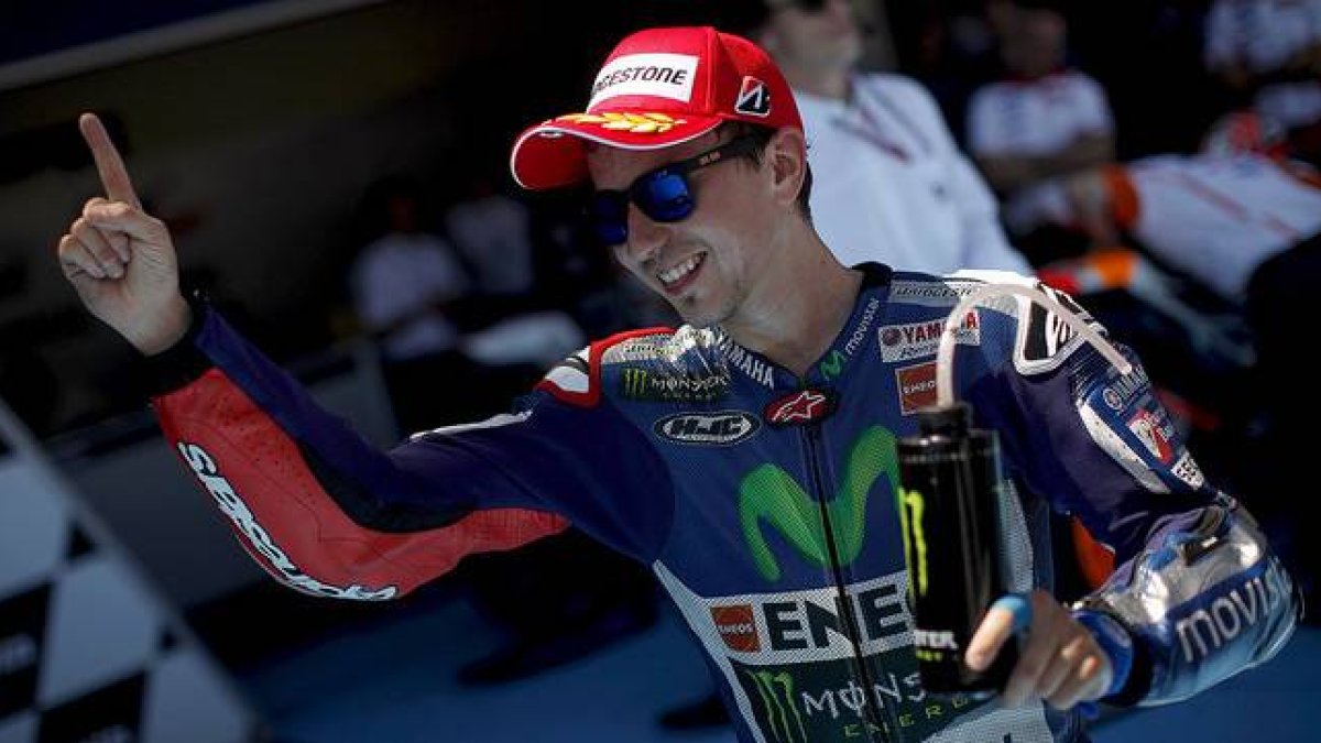 Jorge Lorenzo (Yamaha) celebra la 'pole position' del Gran Premio de España, este sábado en Jerez.-Foto: REUTERS / JON NAZCA