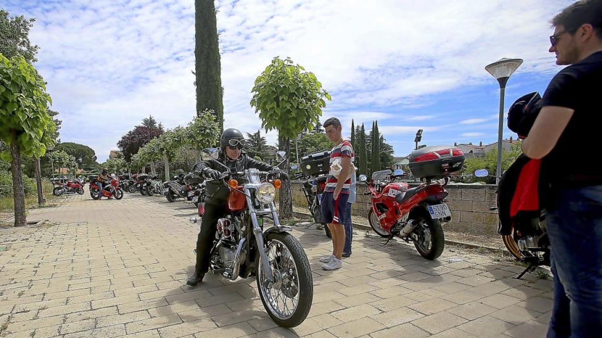 Varios moteros disfrutan del Día de la Moto organizado en Boecillo por la Plataforma Motera por la Seguridad Vial-ICAL