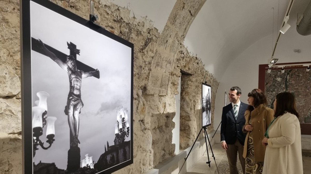 Una imagen de la inauguración de la muestra.