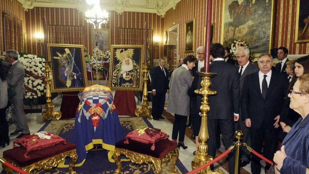 Aspecto de la capilla ardiente de la duquesa de Alba.-Foto: RAÚL CARO / EFE