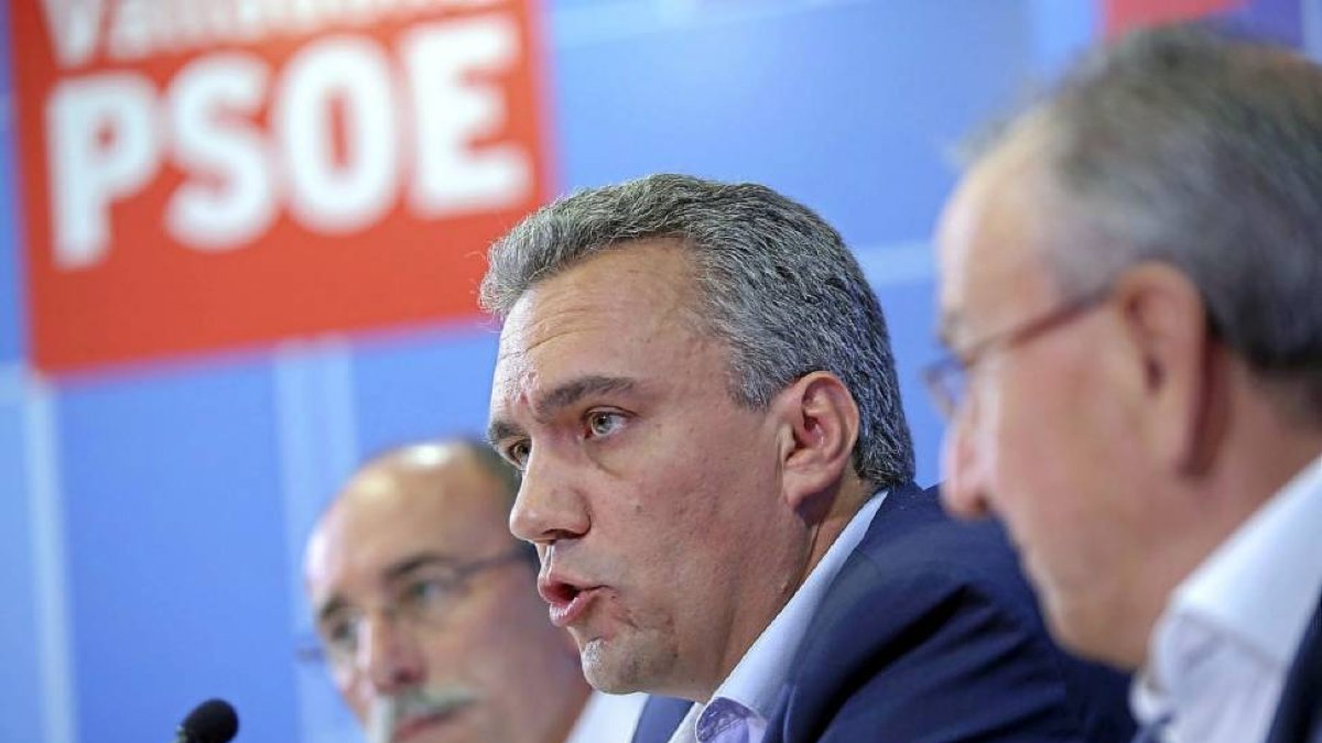 Mariano Bedera, Javier Izquierdo y Emilio Álvarez valoran los presupuestos.-Ical