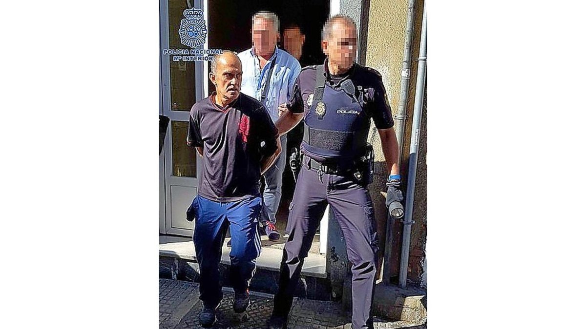 La Policía Nacional detiene en León al preso huido, Santiago Izquierdo.-ICAL