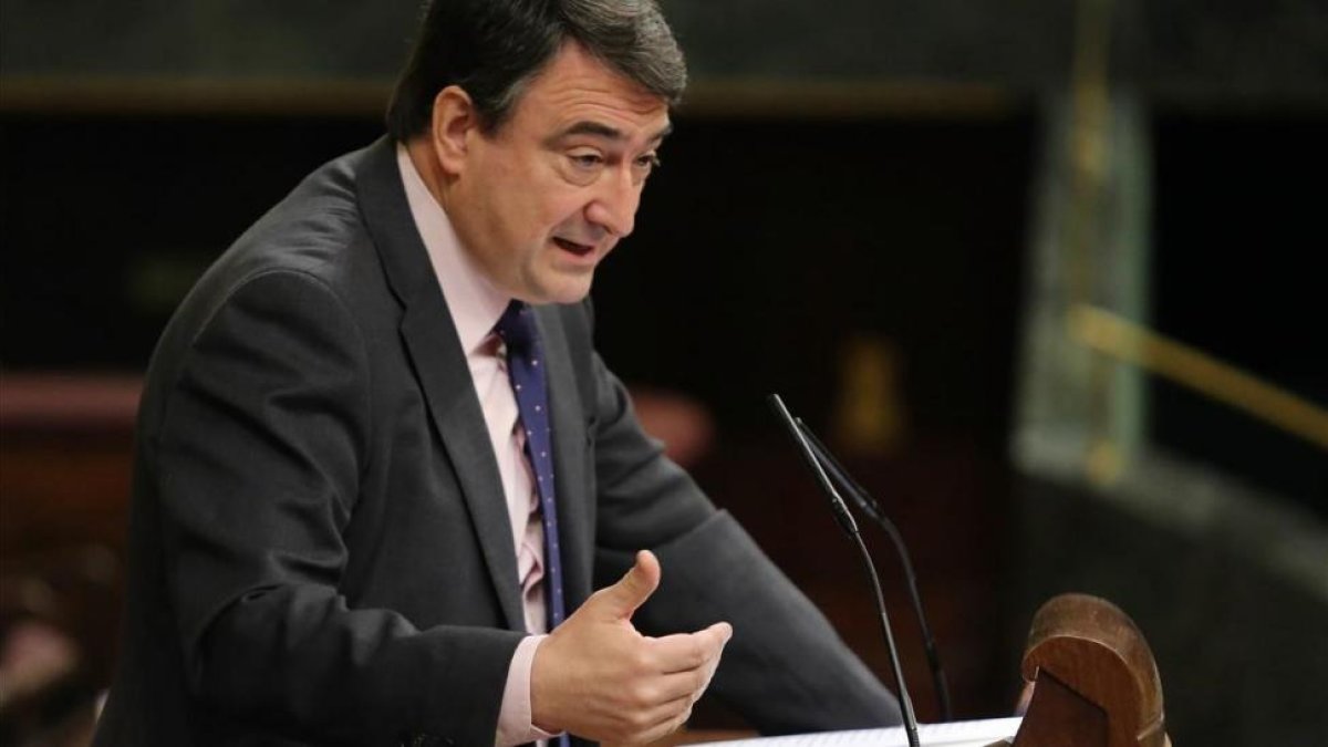 Aitor Esteban, portavoz del PNV, en el debate de pensiones del miércoles en el Congreso de los Diputados.-JUAN MANUEL PRATS