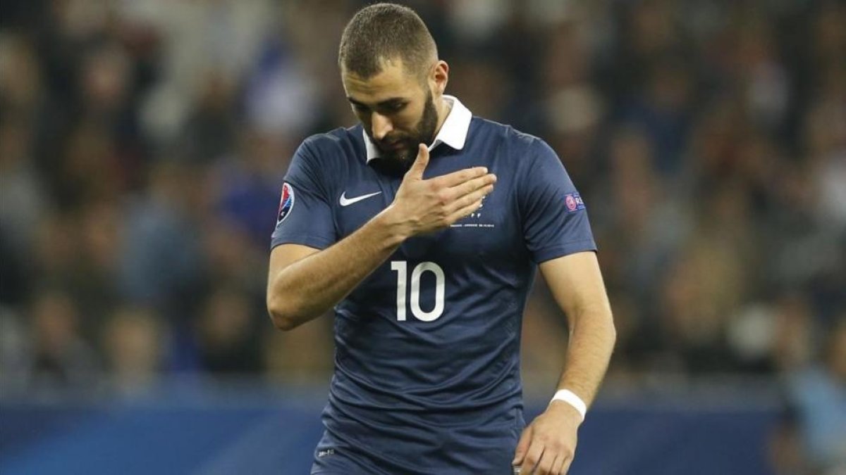 Karim Benzema, durante un encuentro con Francia-AFP / VALERY HACHE