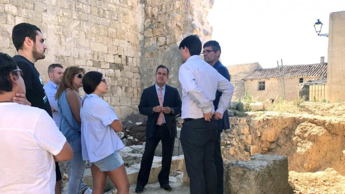 El delegado de la Junta en Valladolid, Pablo Trillo, visita Villalba de los Alcores (Valladolid).-ICAL