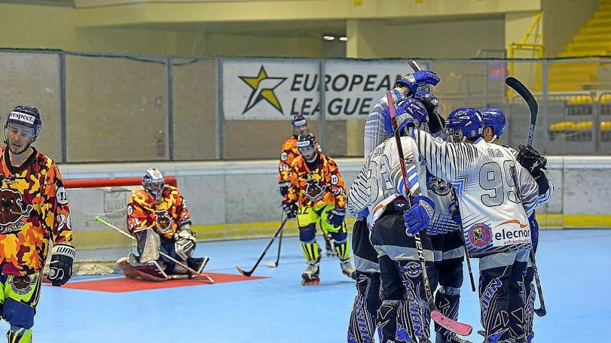 El CPLV celebra un tanto en el partido contra Mannheim.-CERILH/W. Skate Europe