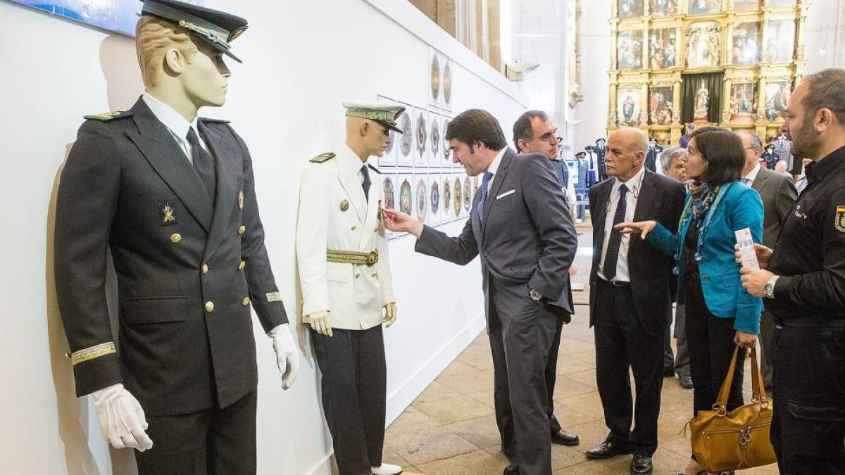 El delegado del Gobierno en Castilla y León, Juan Carlos Suárez-Quiñones, inaugura en la iglesia de la Encarnación de Zamora la exposición del Museo del Cuerpo Nacional de Policía-Ical