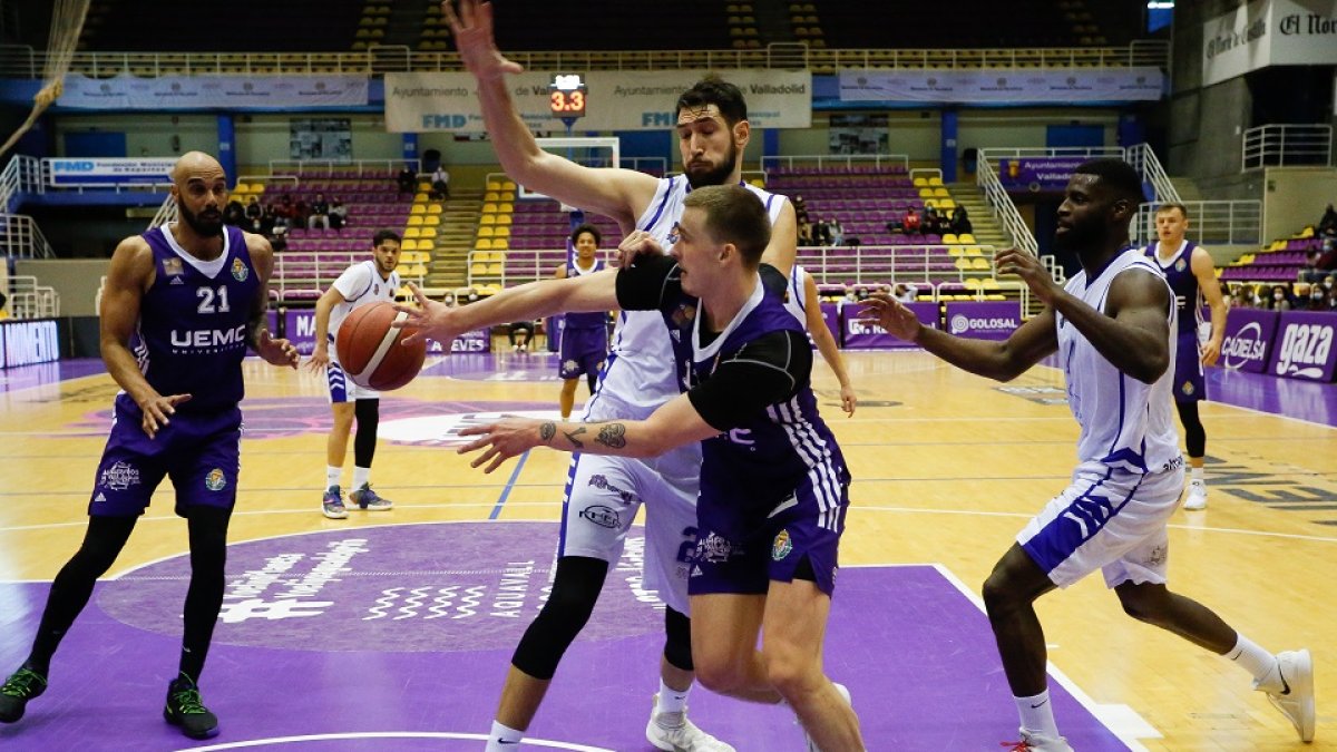 Berg, duda para el partido de este sábado, en la ida ante Almansa. / J. M. LOSTAU