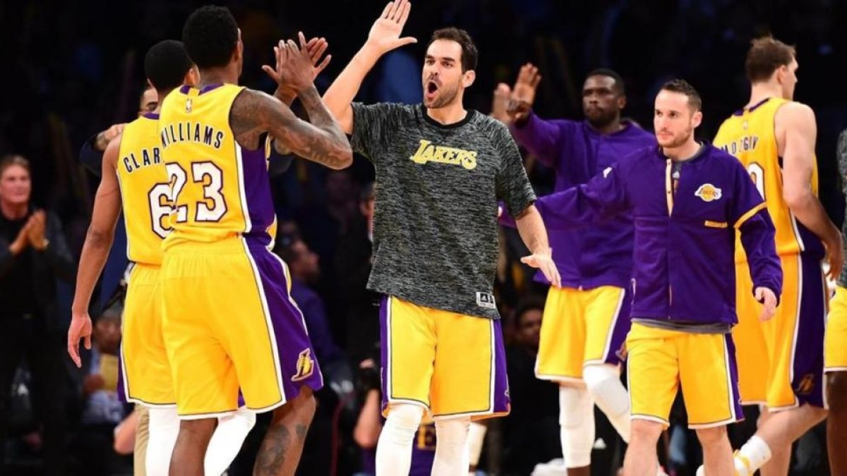 Calderón disfrutó de su primera titularidad esta temporada con los Lakers.-AFP / HARRY HOW