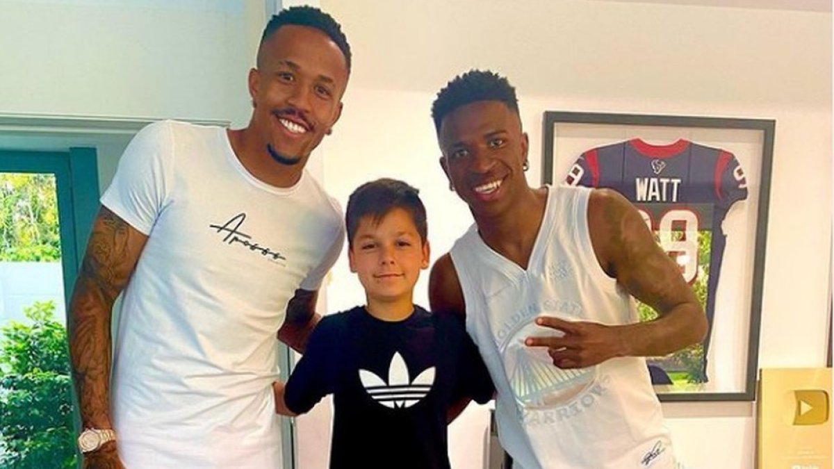 Ruck junto a las madridistas Militao y Vinicius. / E. M.