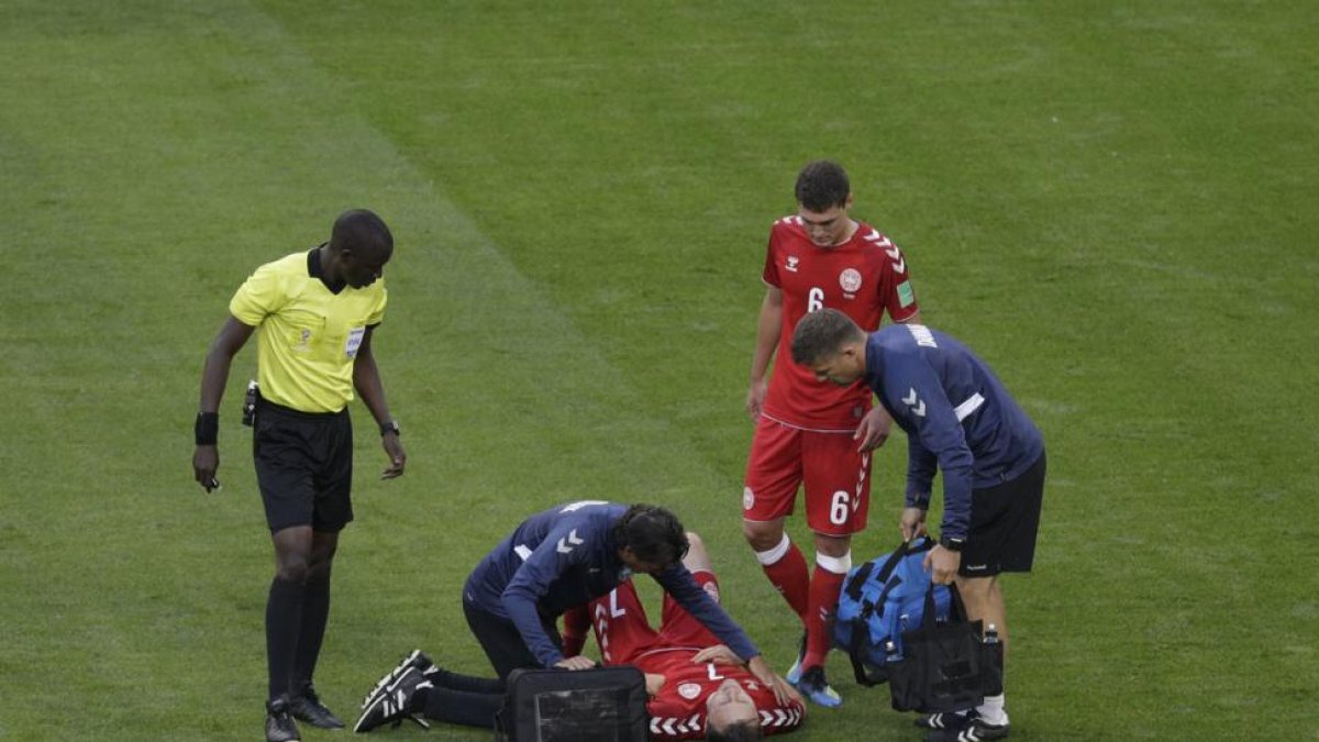 William Kvist, tras caer lesionado.-/ GREGORIO BORGIA (AP)