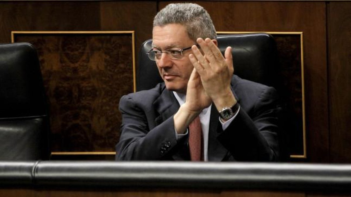 Ruiz Gallardon durante un pleno en el Congreso de los Diputados-/ JOSE LUIS ROCA