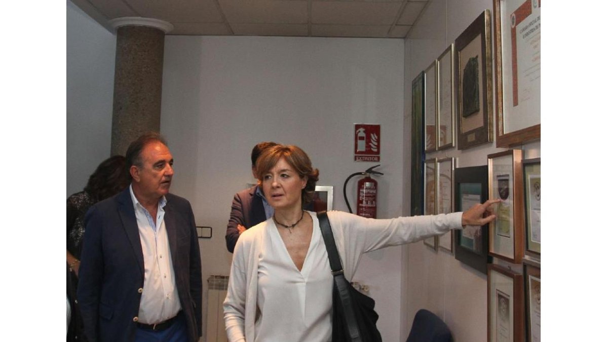 Isabel García Tejerina; visita las oficinas de la Cooperativa Agroalimentaria Palentina AGROPAL.-ICAL