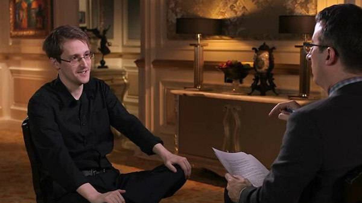 El exagente de la CIA ofrece durante una entrevista unos sencillos pasos para que no te pirateen el 'password'.-Foto: YOUTUBE