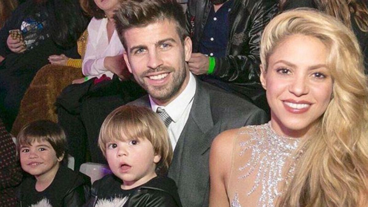 Shakira, acompañada de Piqué y sus dos hijos, Milan y Sasha, en la gala de Los 40 de principios de este mes.-INSTAGRAM