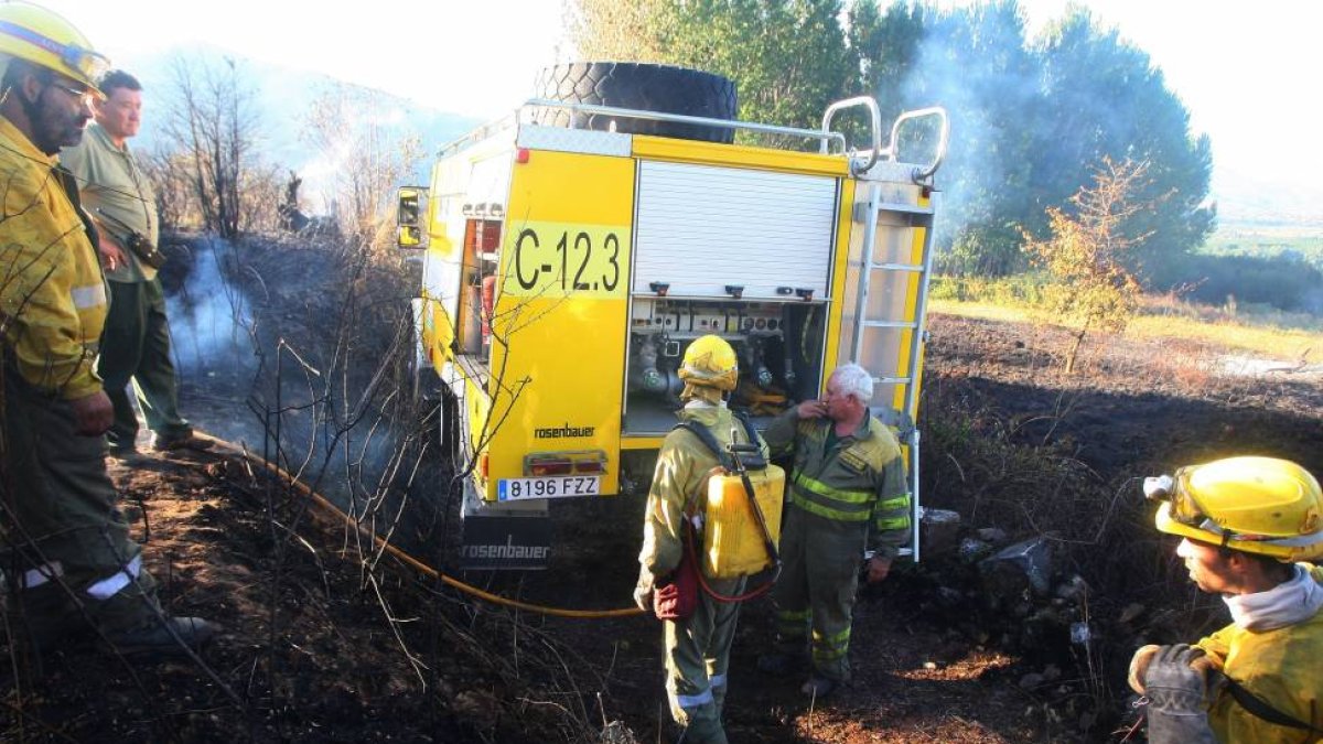 Incendio en la localidad de Espinareda de Vega, perteneciente al municipio berciano de Vega de Espinareda (León)-Ical