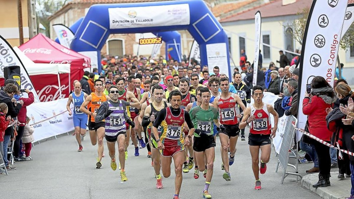 El vencedor, Ricardo Mayordomo (376), en cabeza tras la salida.-MONTSE ÁLVAREZ