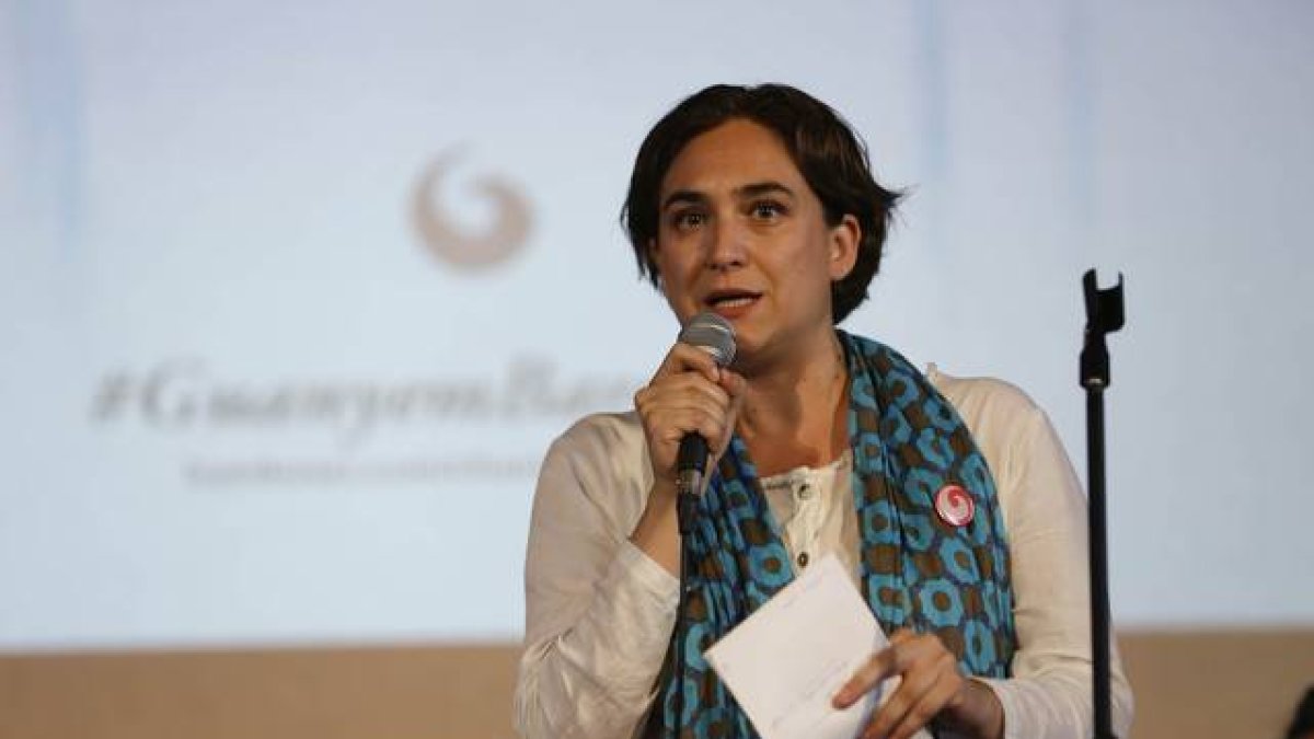 Ada Colau encabeza la candidatura de 'Guanyem Barcelona' de cara a las municipales del 2015.-Foto: JOSEP GARCIA