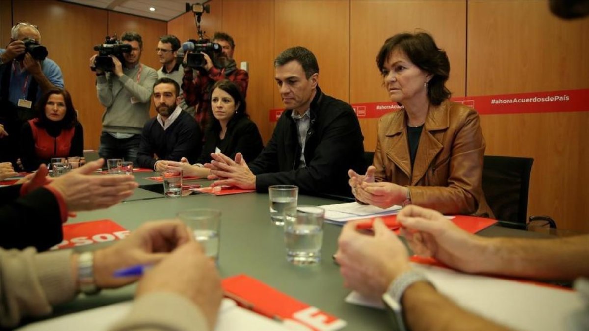 Pedro Sánchez se reúne con los responsables de los 10 acuerdos de país que el PSOE va a impulsar.-JOSE LUIS ROCA