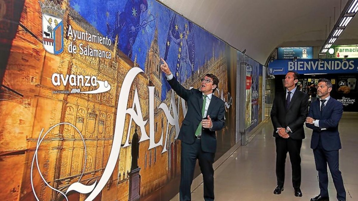 El alcalde de Salamanca, Alfonso Fernández Mañueco, visita el túnel del metro que comunica la estación de autobuses de Méndez Alvaro con la red de Metro.-ICAL