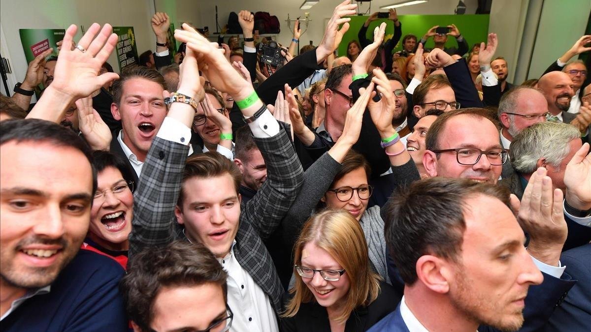 Partidarios de los Verdes celebran los sondeos que les dan un gran resultado.-AFP / TORSTEN SILZ