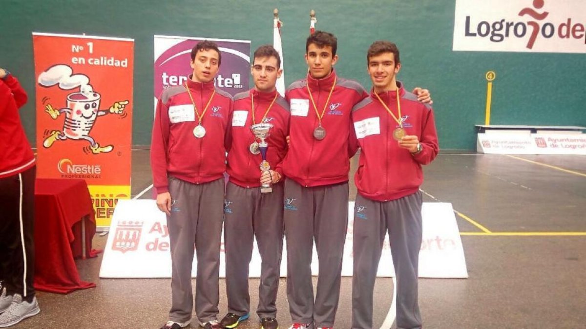 Integrantes del VCE, que lograron la medalla de plata en Logroño.-E. M.