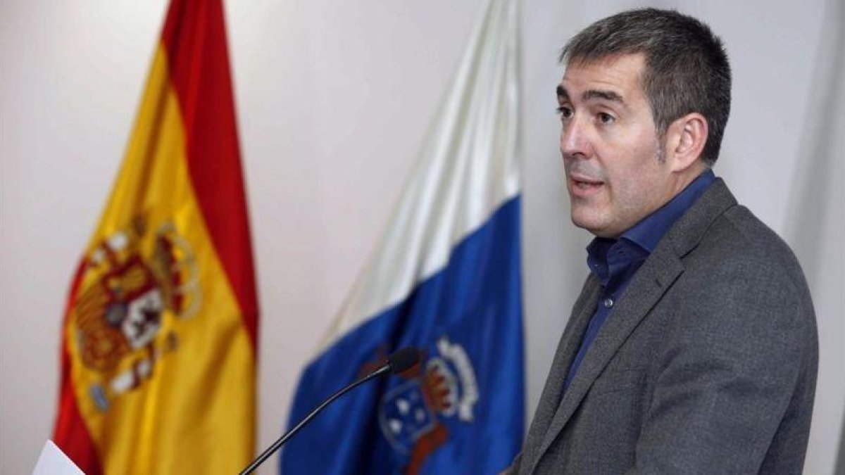 El presidente de Canarias, Fernando Clavijo, el pasado viernes, 23 de diciembre, tras anunciar la ruptura del pacto con el PSOE.-EFE / ELVIRA URQUIJO
