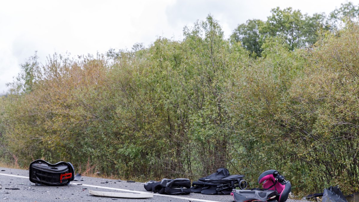 Una fallecida y sus tres hijos en un accidente entre un turismo y un camión en KM-160 de la N-110. ICAL