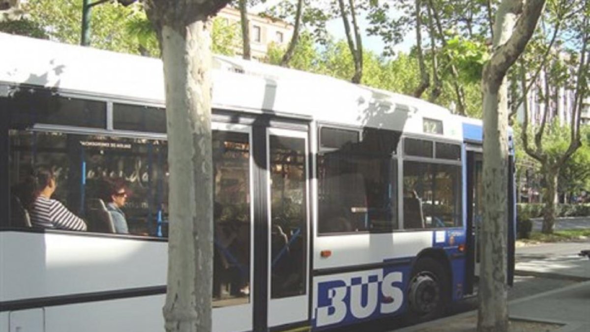 Autobús urbano de Valladolid.-EUROPA PRESS