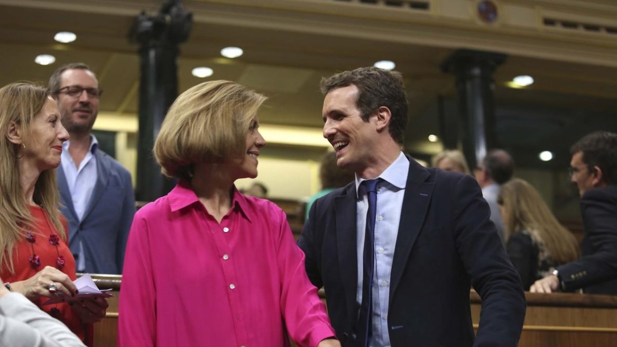 Pablo Casado y María Dolores de Cospedal  en el Congreso de los Diputados. /-DAVID CASTRO