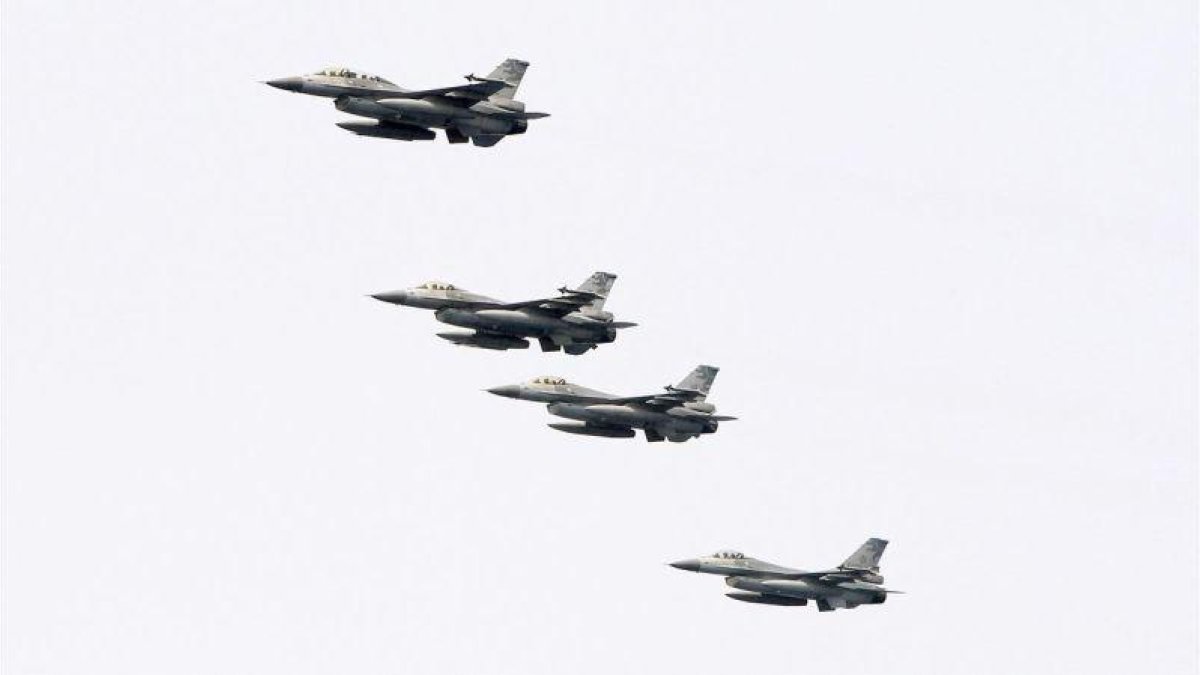 Aviones de combate estadounidense F-16 del Ejército de Taiwán.-AP / CHIANG YING-YING