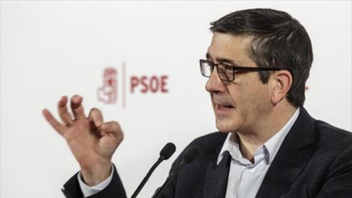 Patxi López, durante su participación en un acto con militantes del PSOE en Burgos.-SANTI OTERO
