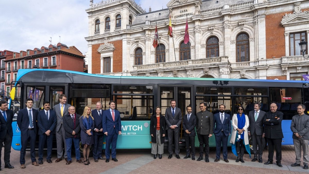 Presentación del modelo de autobús que se fabricará en la planta de Valladolid. | E. M.