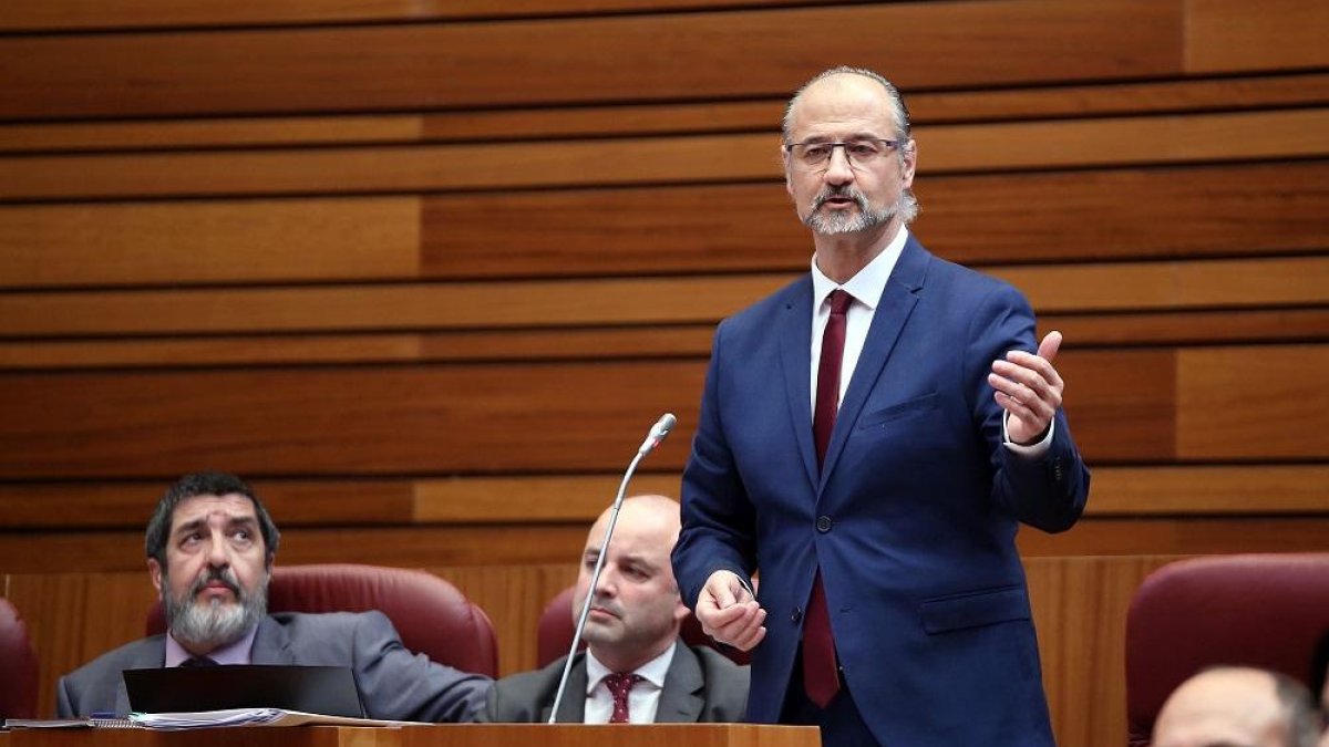 Luis Fuentes durante una intervención en las Cortes.-ICAL