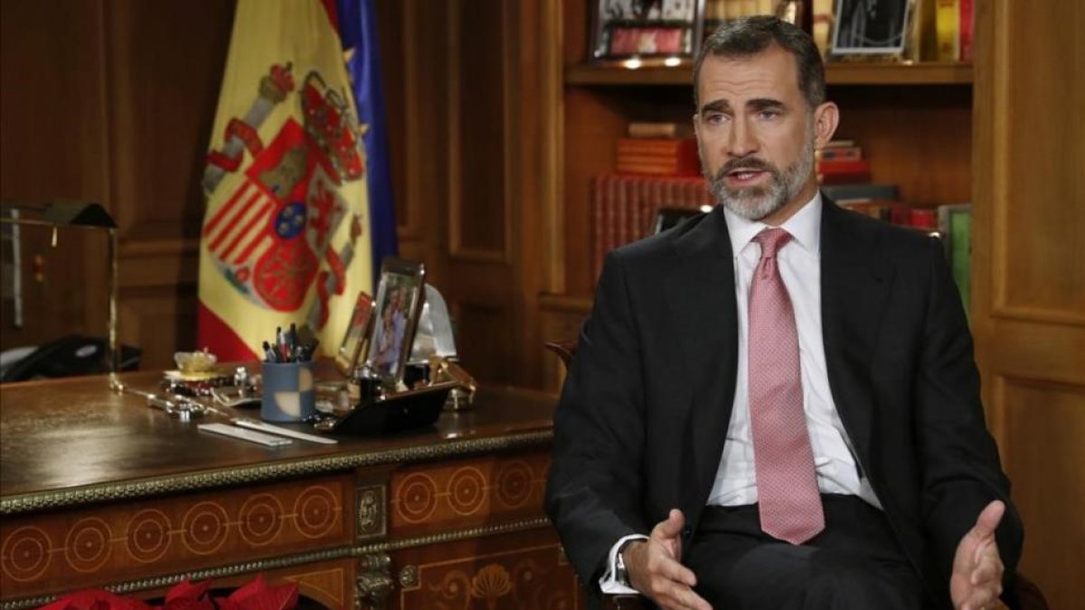 El rey Felipe VI durante su tradicional mensaje de Navidad.-EFE