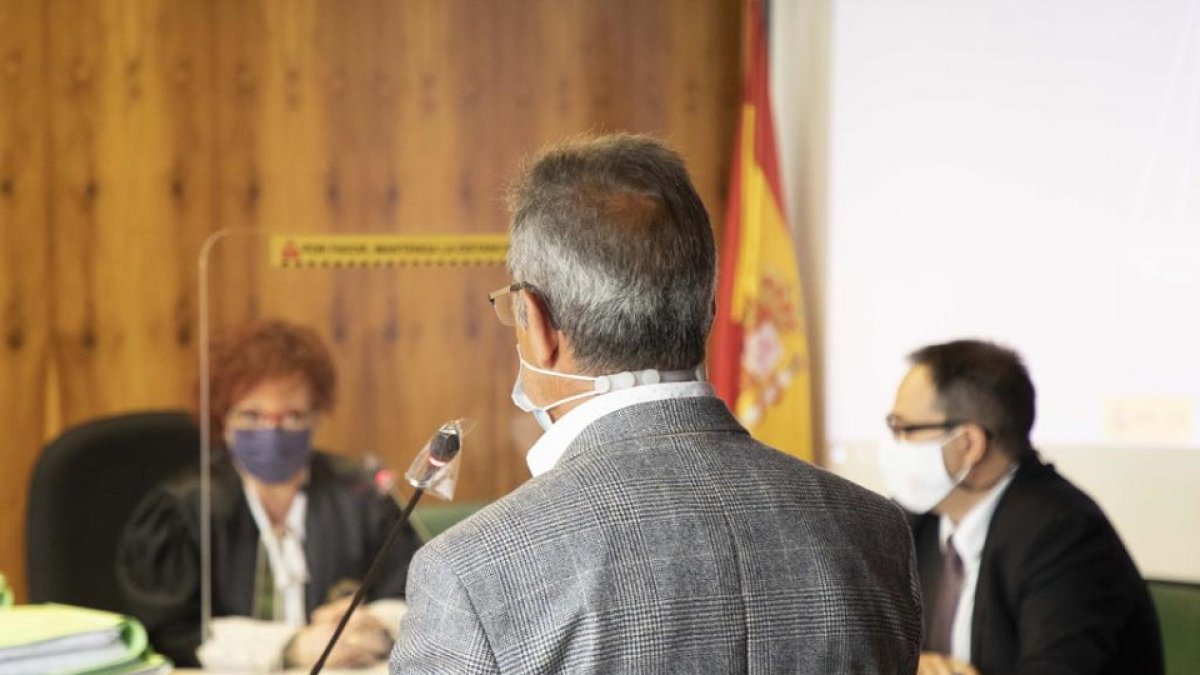 Juicio contra el ex alcalde de Íscar, Alejandro García Sanz, por el caso de la plaza de toros. - Photogenic/José C. Castillo.
