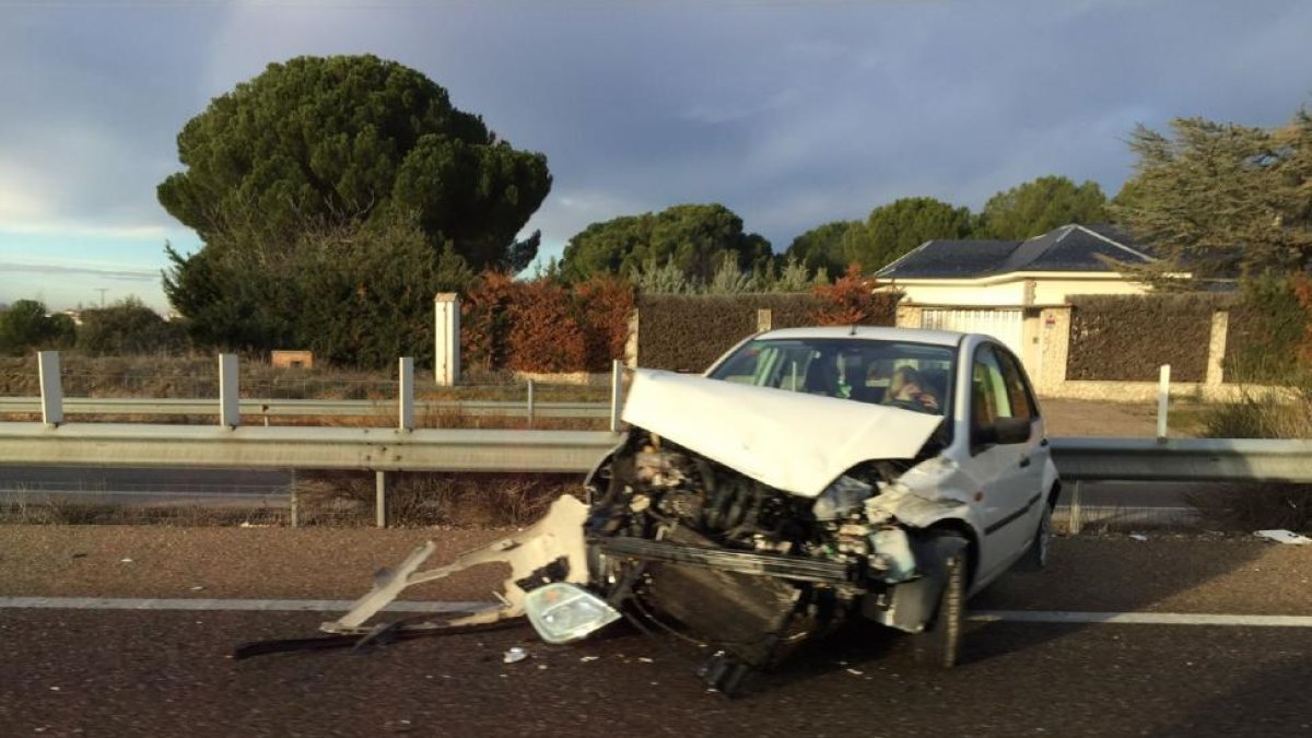 Uno de los vehículos accidentados.-EL MUNDO