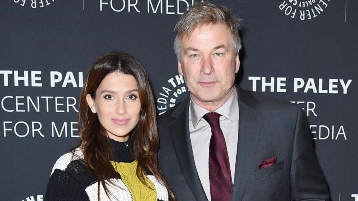 Alec Baldwin y su mujer, Hilaria Thomás, posan en The Paley Center for Media, el pasado 2 de noviembre en Nueva York.-PERIODICO (AP / MICHAEL LOCCISANO)
