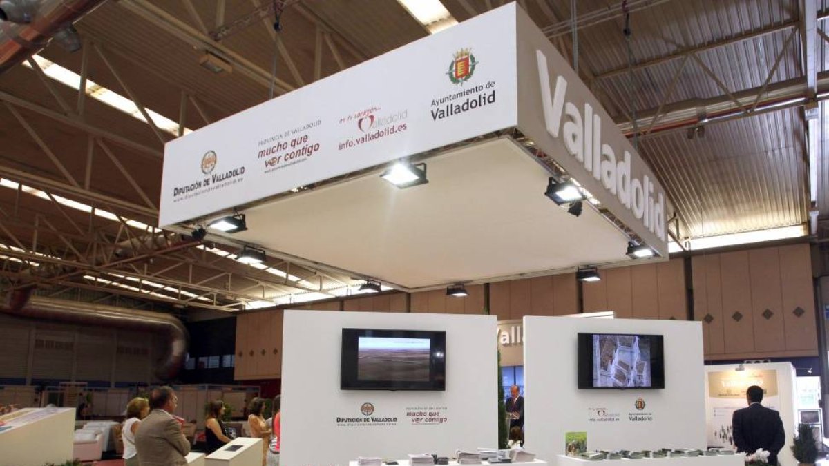 Presentación del expositor del Ayuntamiento y la Diputación de Valladolid en la Feria de Muestras.-ICAL